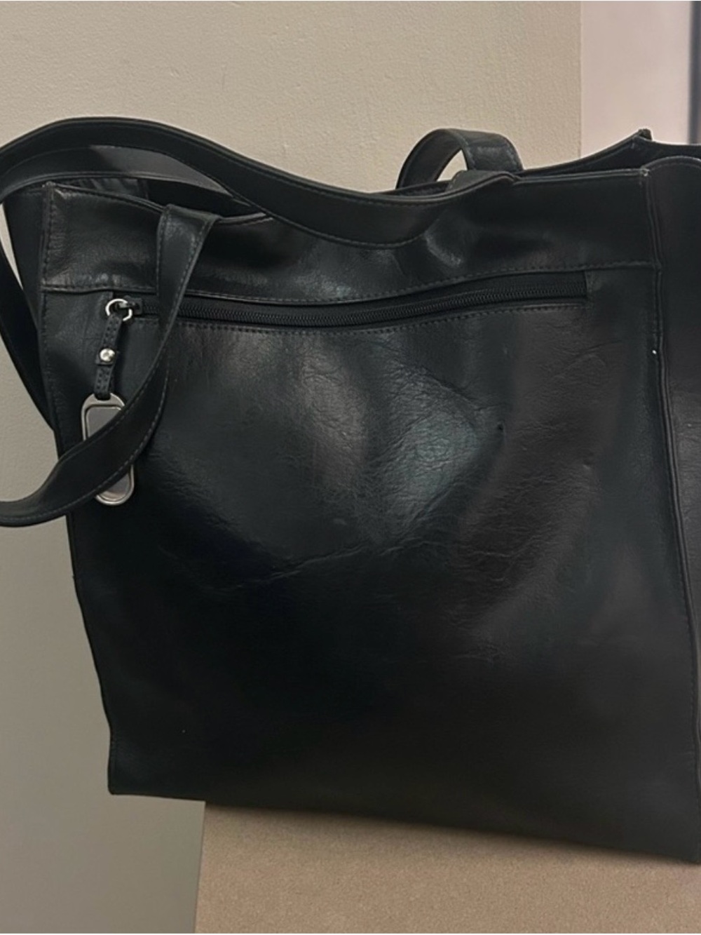 Vintage 80’s Everyday Black Faux-Leather Tote with Front Zip Pocket ta tong